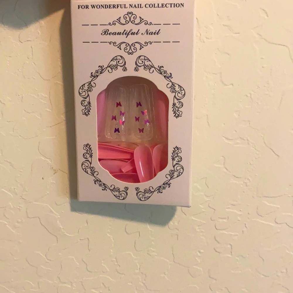Cute pink & butterfly press on nails!